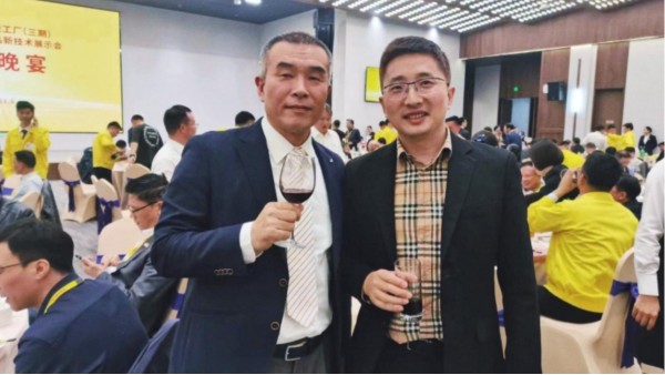 安徽斯塔克機器人受邀參加上海發(fā)那科智能工廠(chǎng)開(kāi)業(yè)慶典 合影3