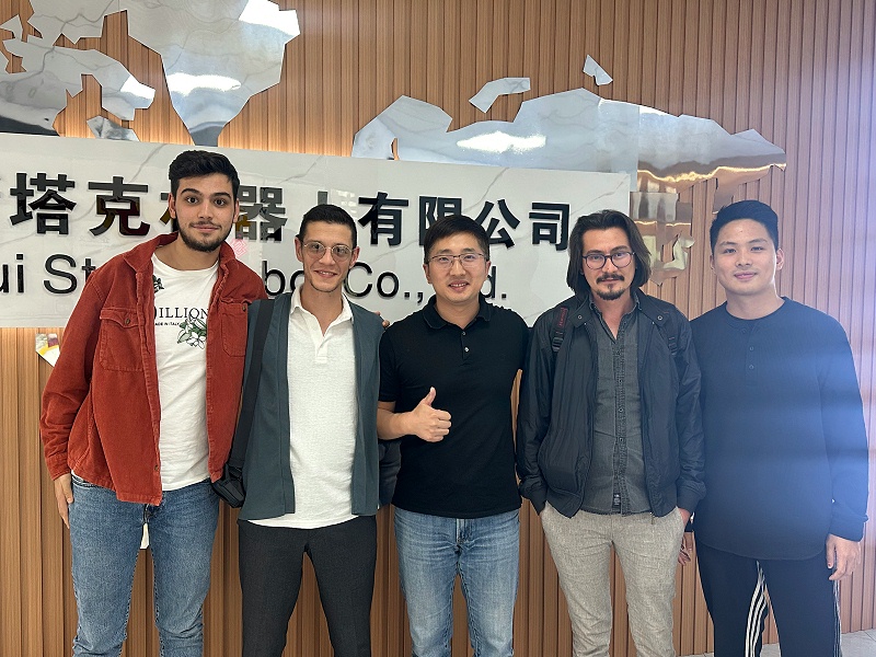 斯塔克機器人三維激光切割機實(shí)力贏(yíng)得贊譽(yù)國外友人贊譽(yù)