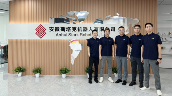 安徽斯塔克機器人合影