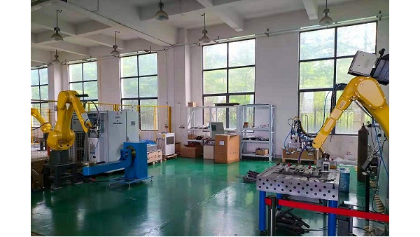 斯塔克機器人設備調試區域